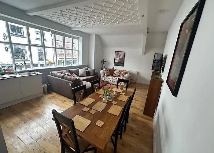 Superb City Centre Apt With Parking