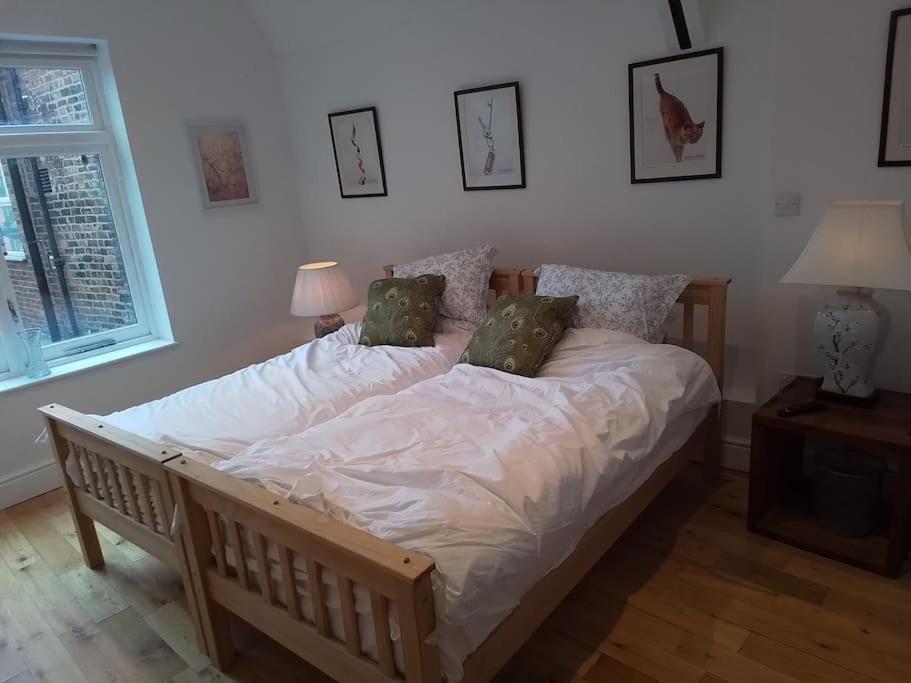 Apartment Superb Centre With Parking Chester