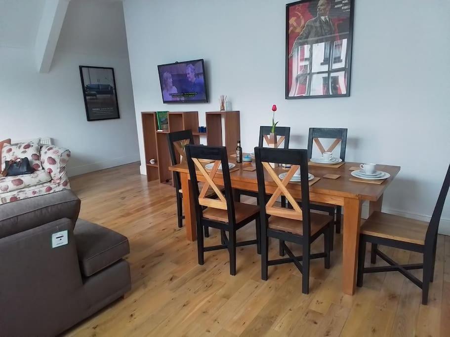 Superb Centre With Parking Apartment *
